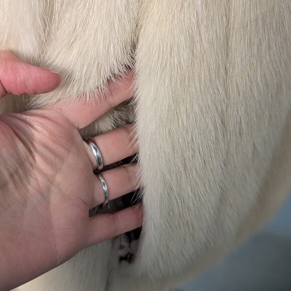 Gorgeous Blond 100% genuine Mink Vest - Perfect Layering Piece! - Picture 6 of 7